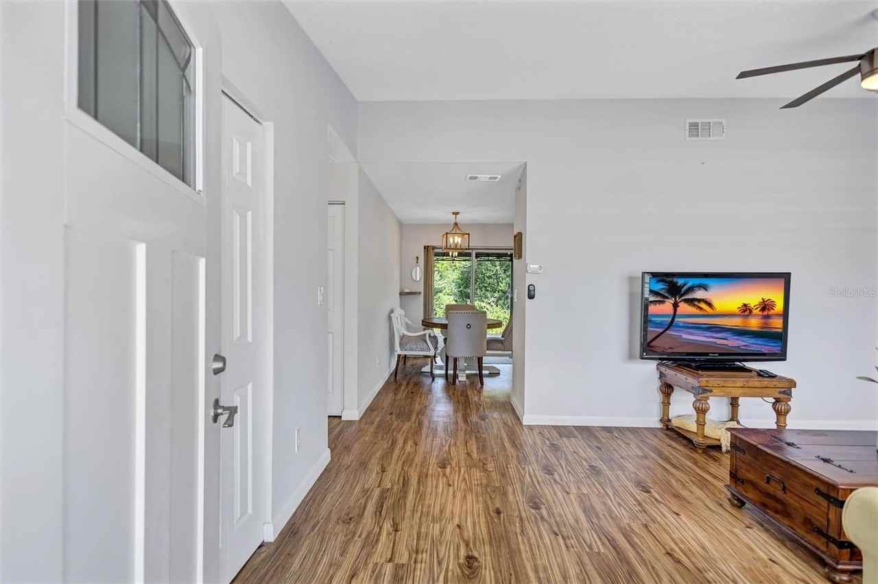 504 7th St Se - Photo 5 of 29