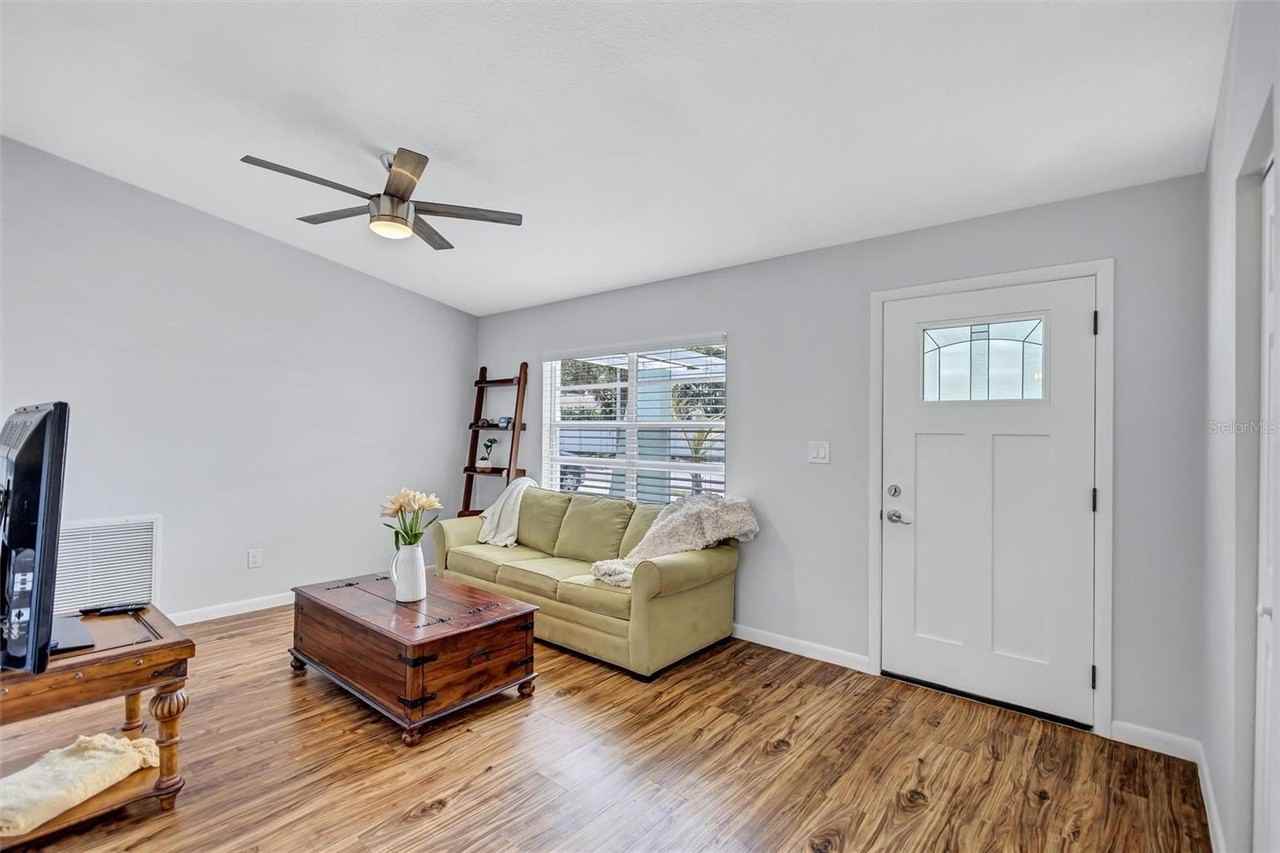 504 7th St Se - Photo 7 of 29
