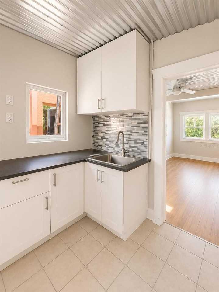 2316 N Highland Ave - Photo 3 of 10