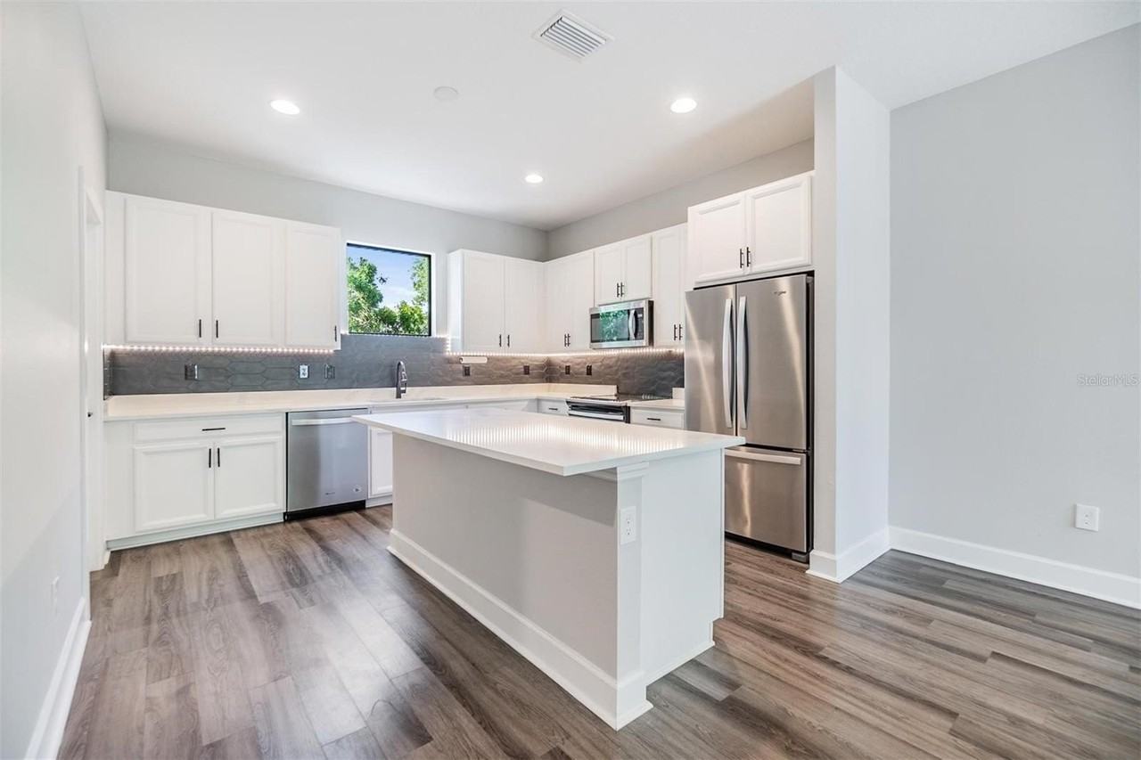 1302 W Carmen St #1 - Photo 4 of 22