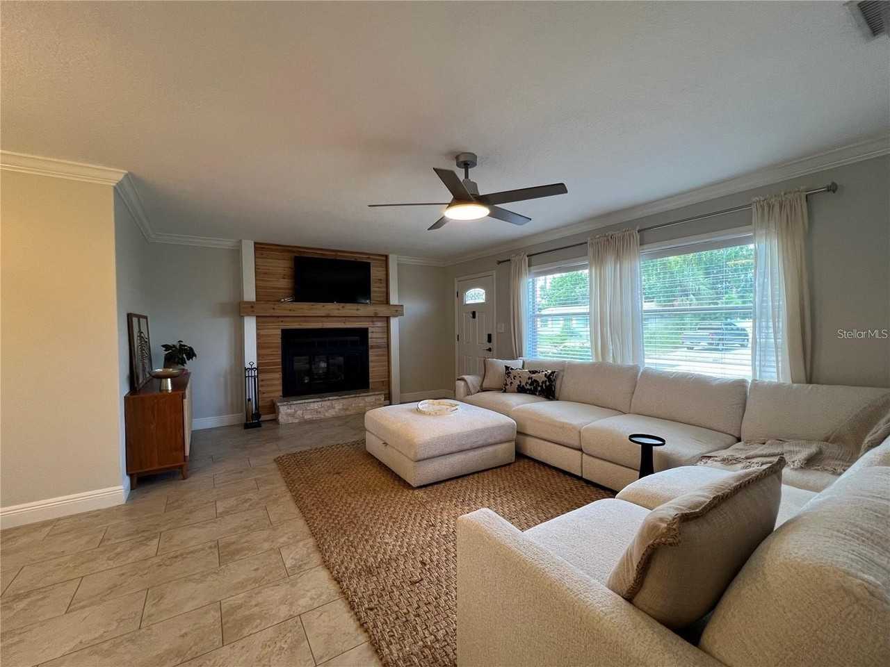 3748 Manatee Dr Se - Photo 4 of 22