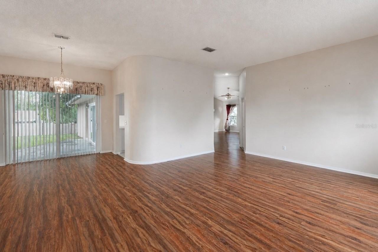 10435 Crestfield Dr - Photo 4 of 49