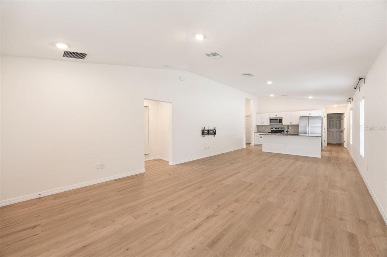 12401 Streambed Dr - Photo 5 of 33