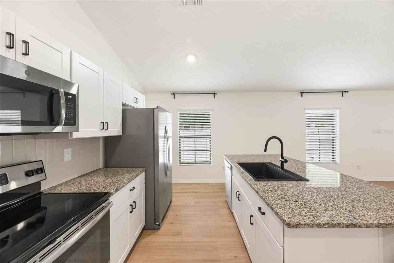 12401 Streambed Dr - Photo 7 of 33