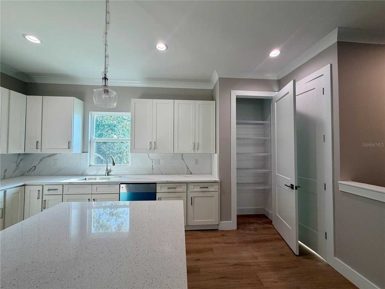 4314 W Gray St - Photo 6 of 17