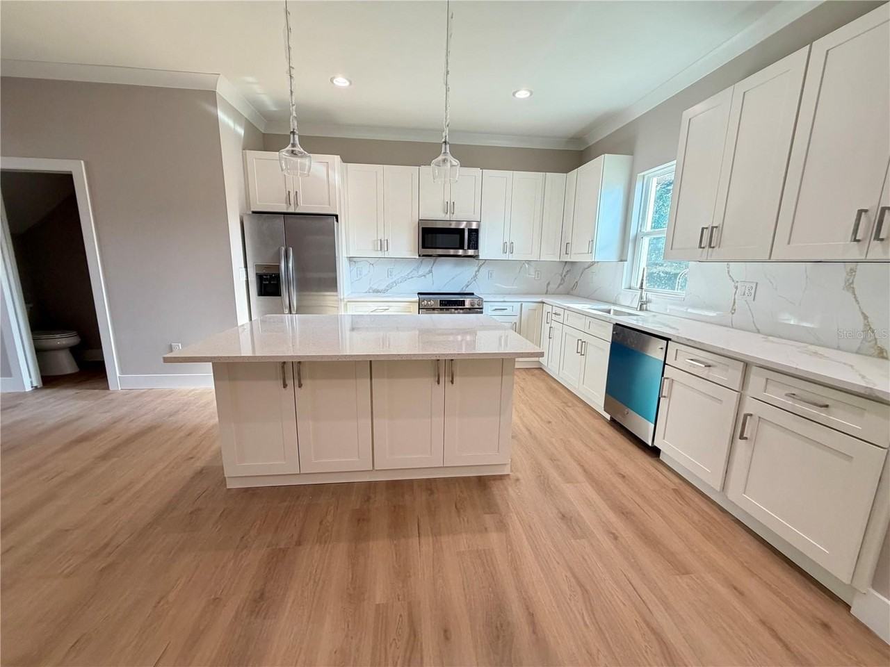 4314 W Gray St - Photo 7 of 17