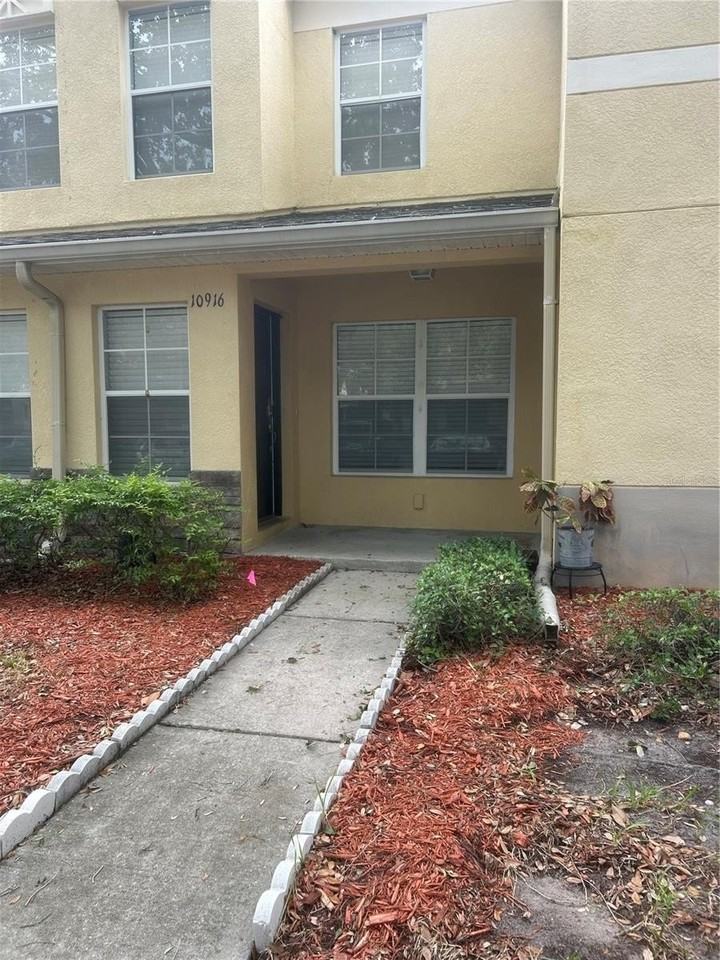 10916 Keys Gate Dr