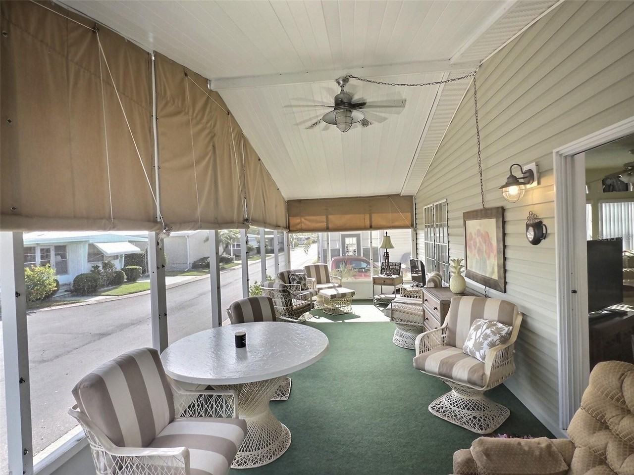 136 Pindo Palm St W - Photo 2 of 32