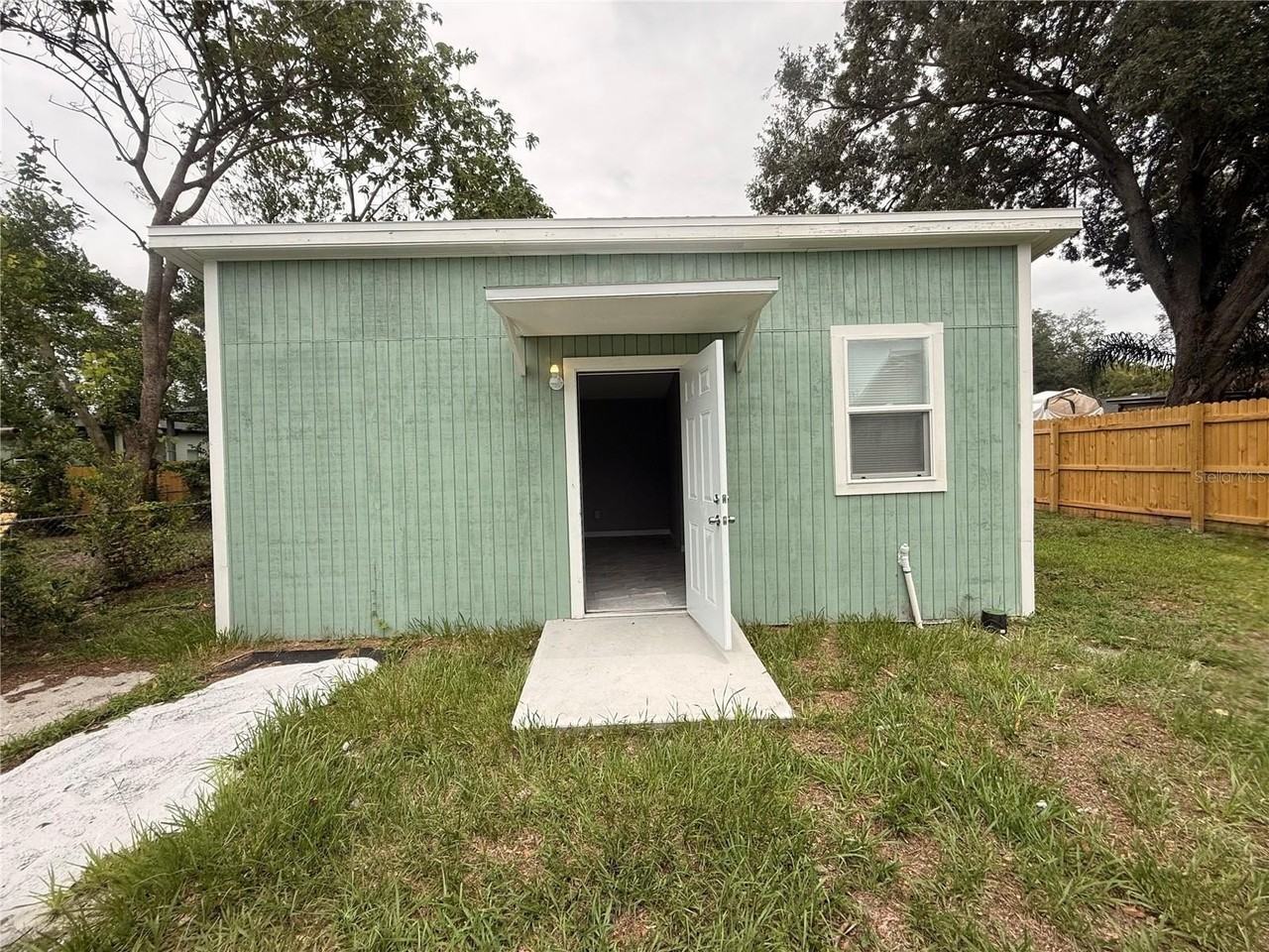 8623 N Willow Ave #B - Photo 2 of 14