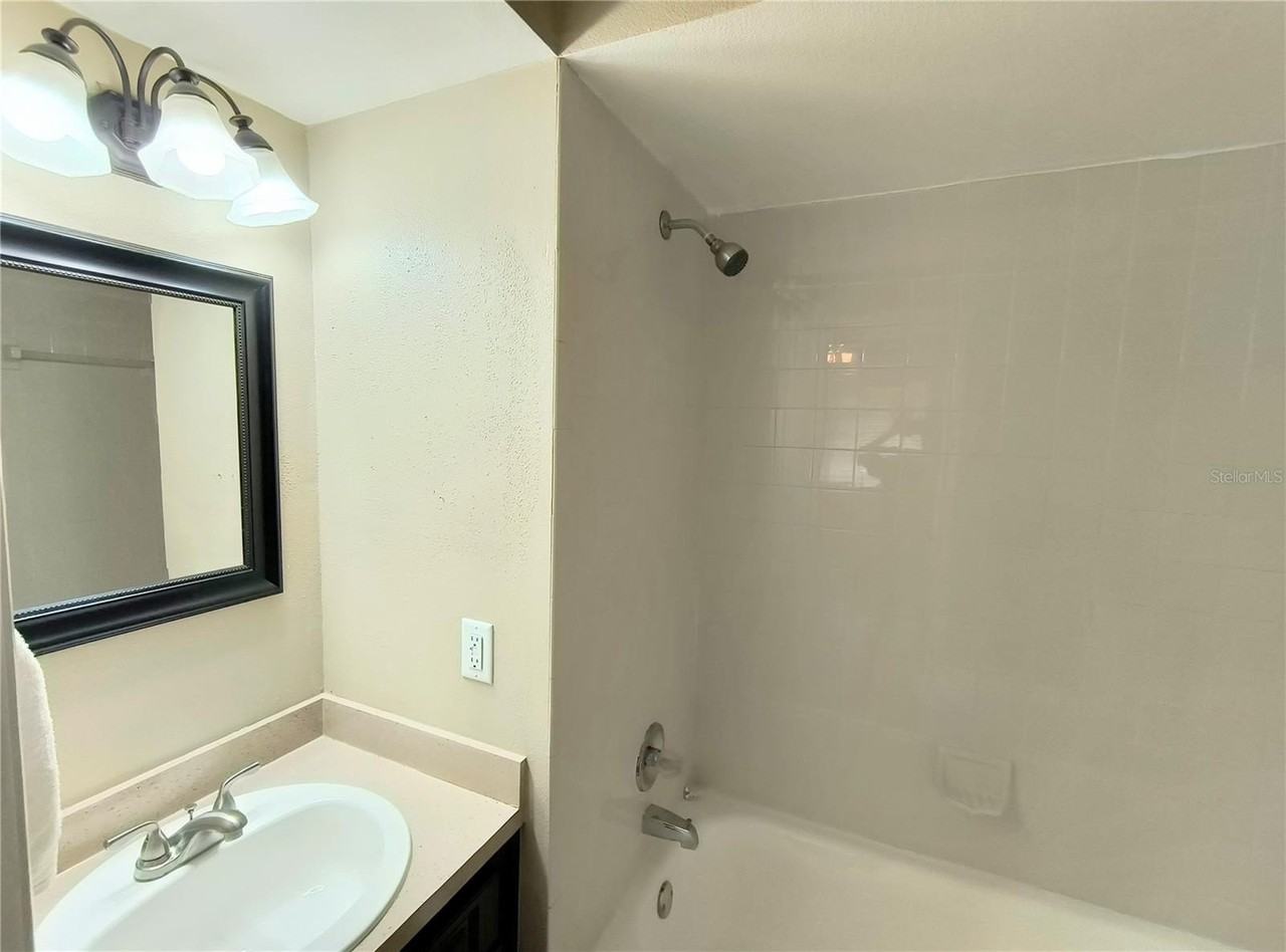 201 S Arrawana Ave #L - Photo 4 of 9