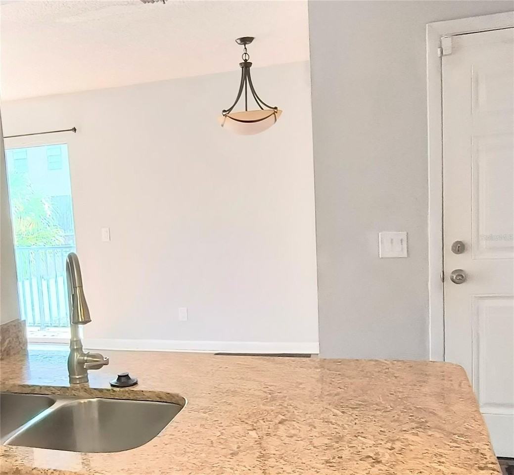 201 S Arrawana Ave #L - Photo 4 of 10