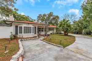 featured image of 2608 Oakwood Dr