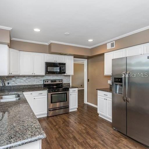 2608 Oakwood Dr - Photo 4 of 12