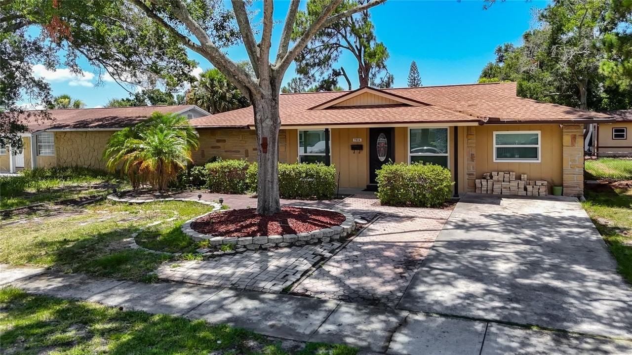 7916 Woodgrove Cir