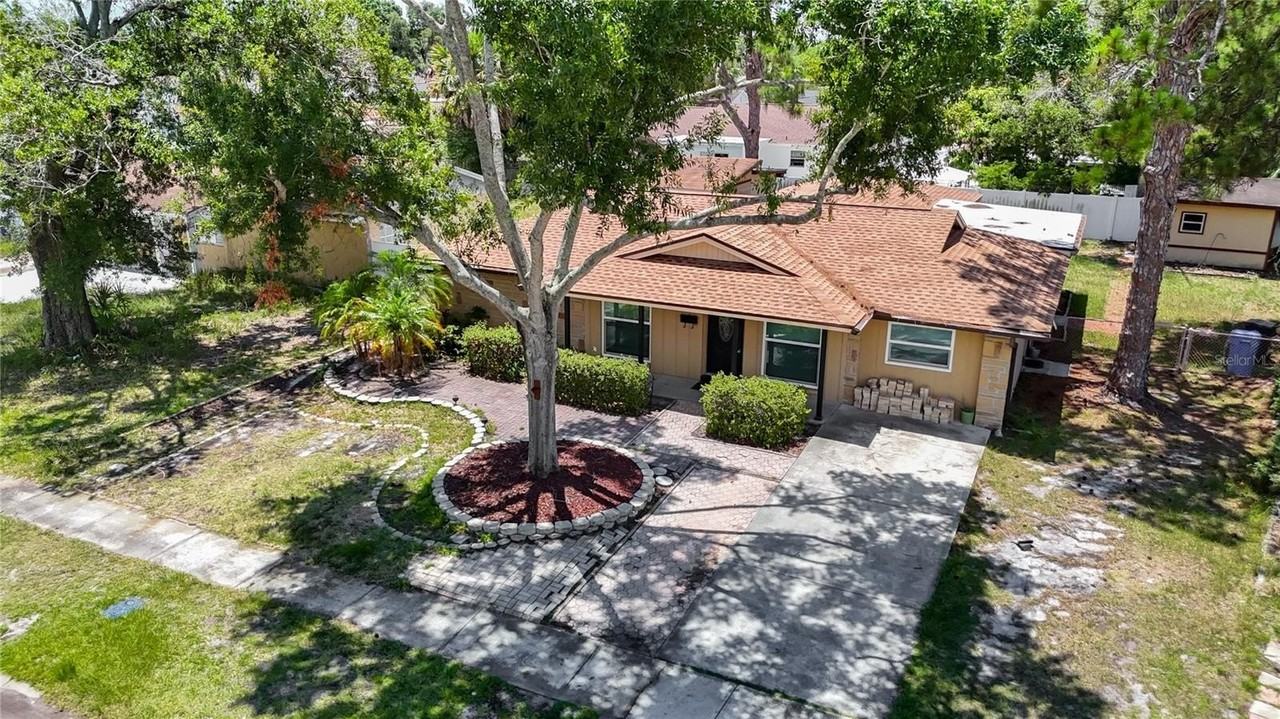 7916 Woodgrove Cir - Photo 2 of 35