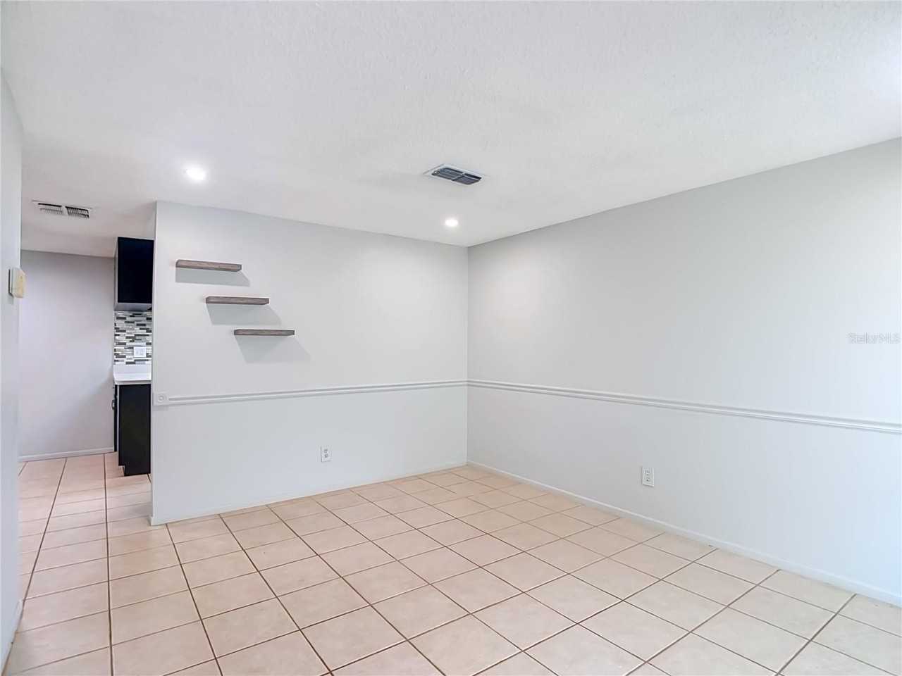 7916 Woodgrove Cir - Photo 4 of 35