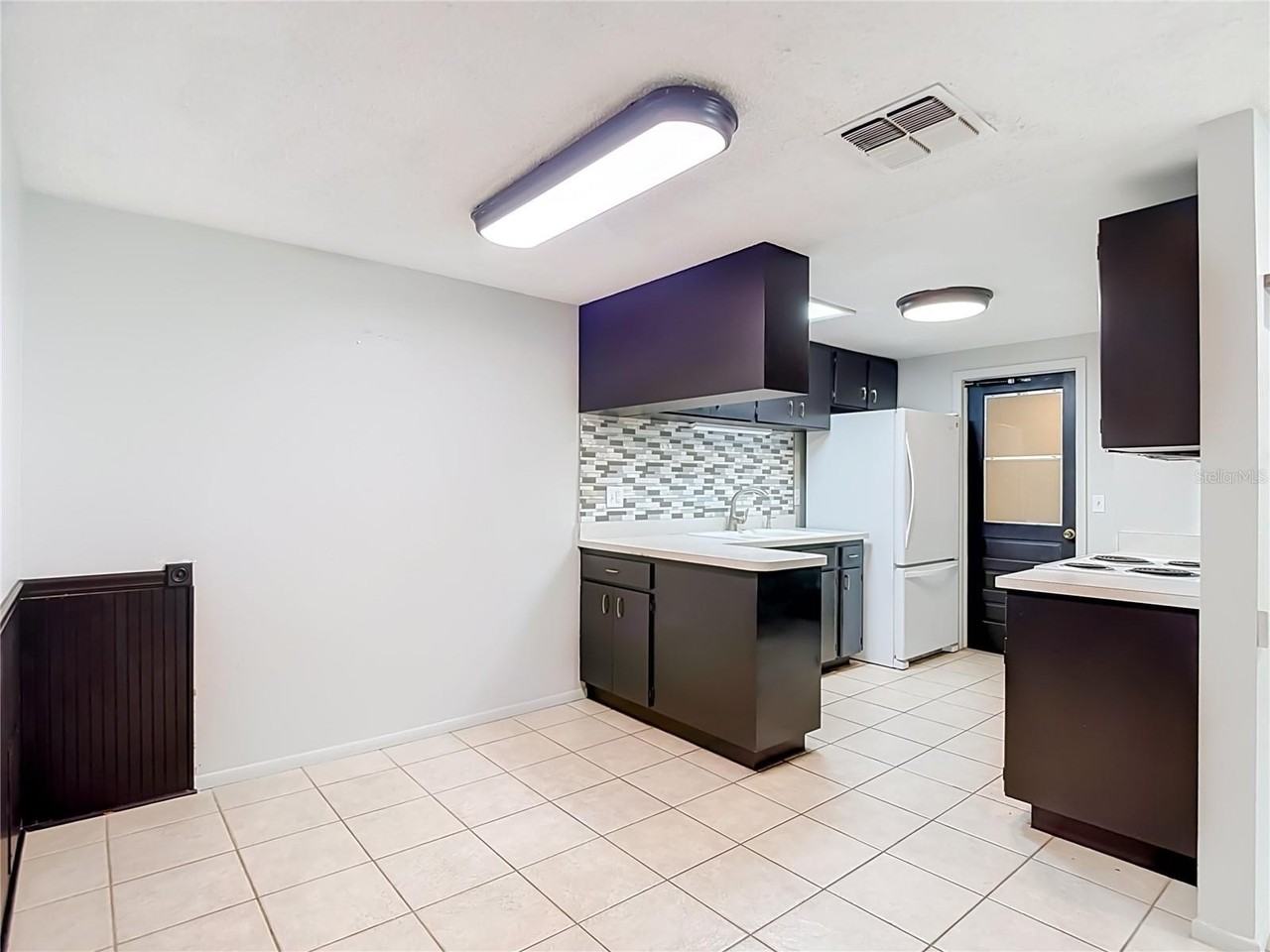 7916 Woodgrove Cir - Photo 7 of 35