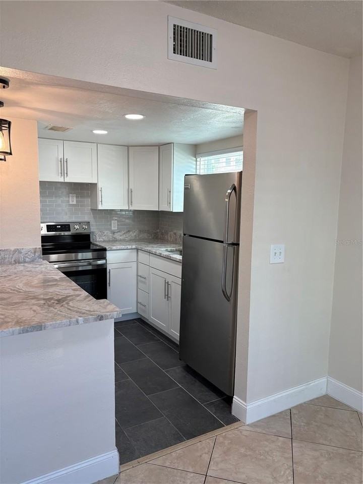 555 69th Ave #1 - Photo 6 of 20