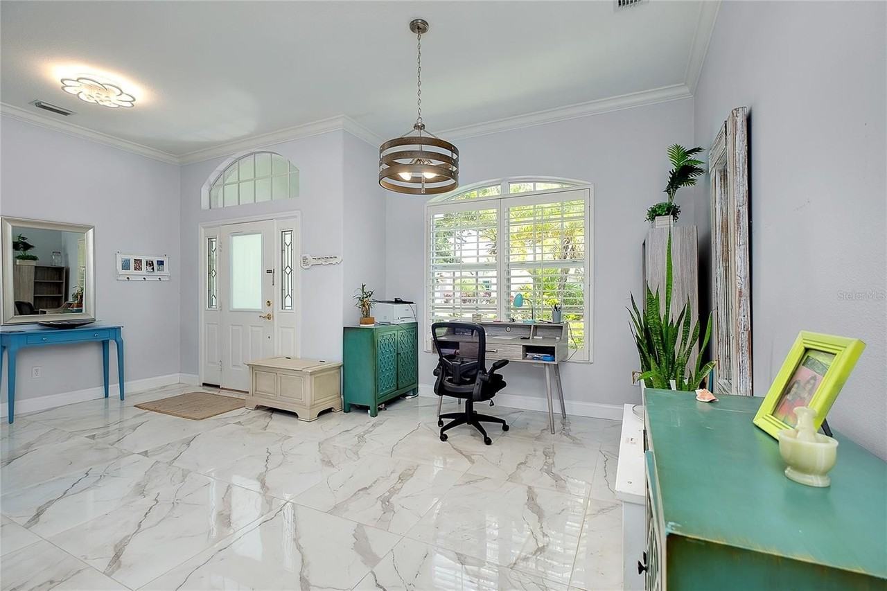 360 Cedarbrook Ct - Photo 3 of 30