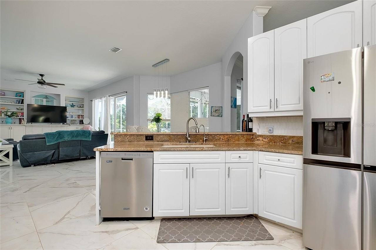 360 Cedarbrook Ct - Photo 6 of 30