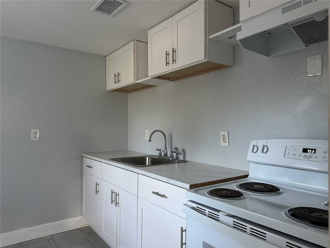 461 89th Ave N - Photo 4 of 10