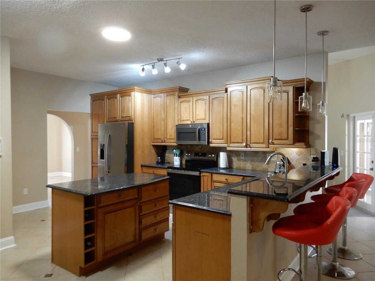 626 7th Ave N - Photo 4 of 23