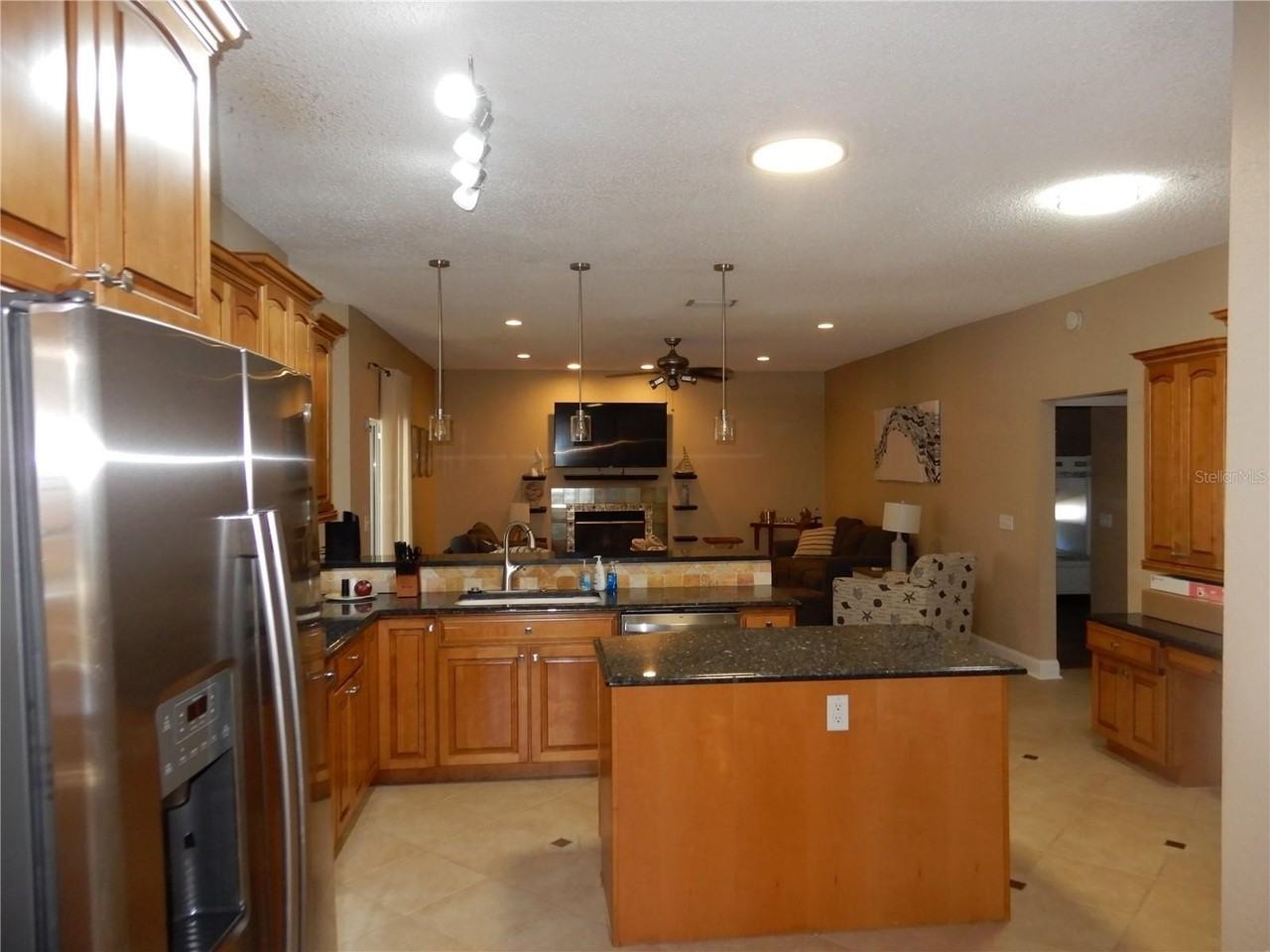 626 7th Ave N - Photo 6 of 23