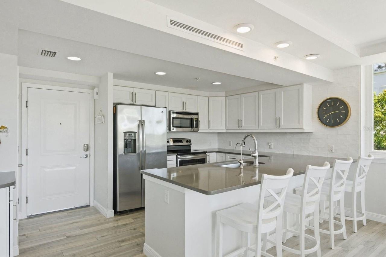 223 Island Way #2D - Photo 7 of 48