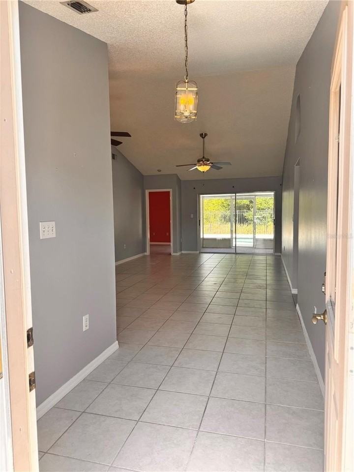 2070 Sarah Louise Dr - Photo 3 of 40