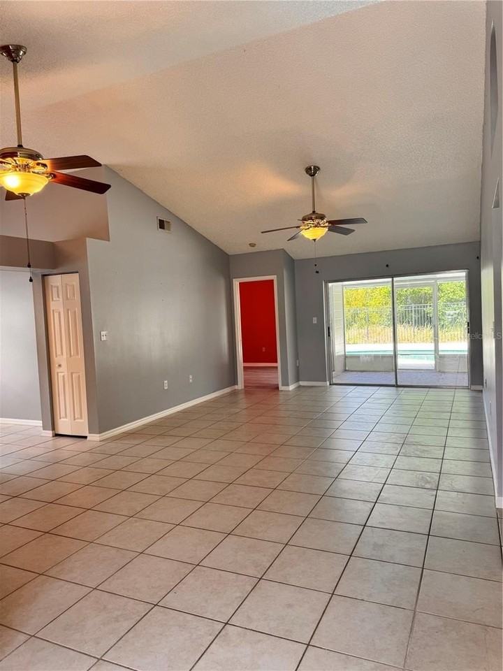 2070 Sarah Louise Dr - Photo 4 of 40