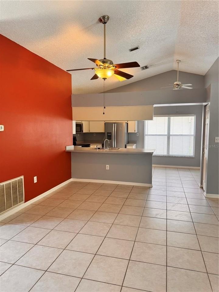 2070 Sarah Louise Dr - Photo 5 of 40