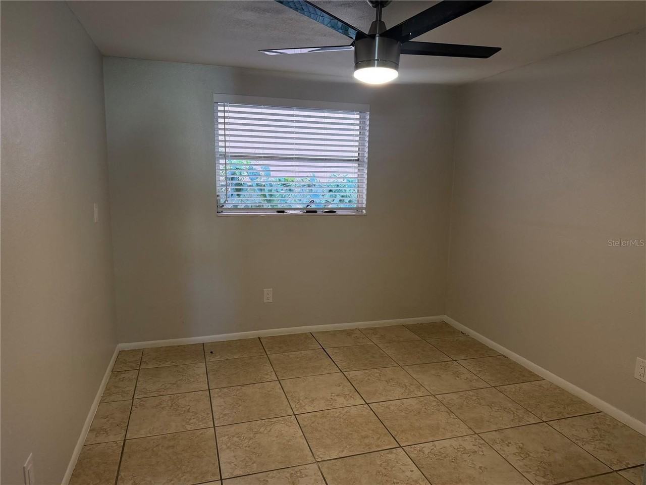 3009 W Waters Ave - Photo 4 of 8