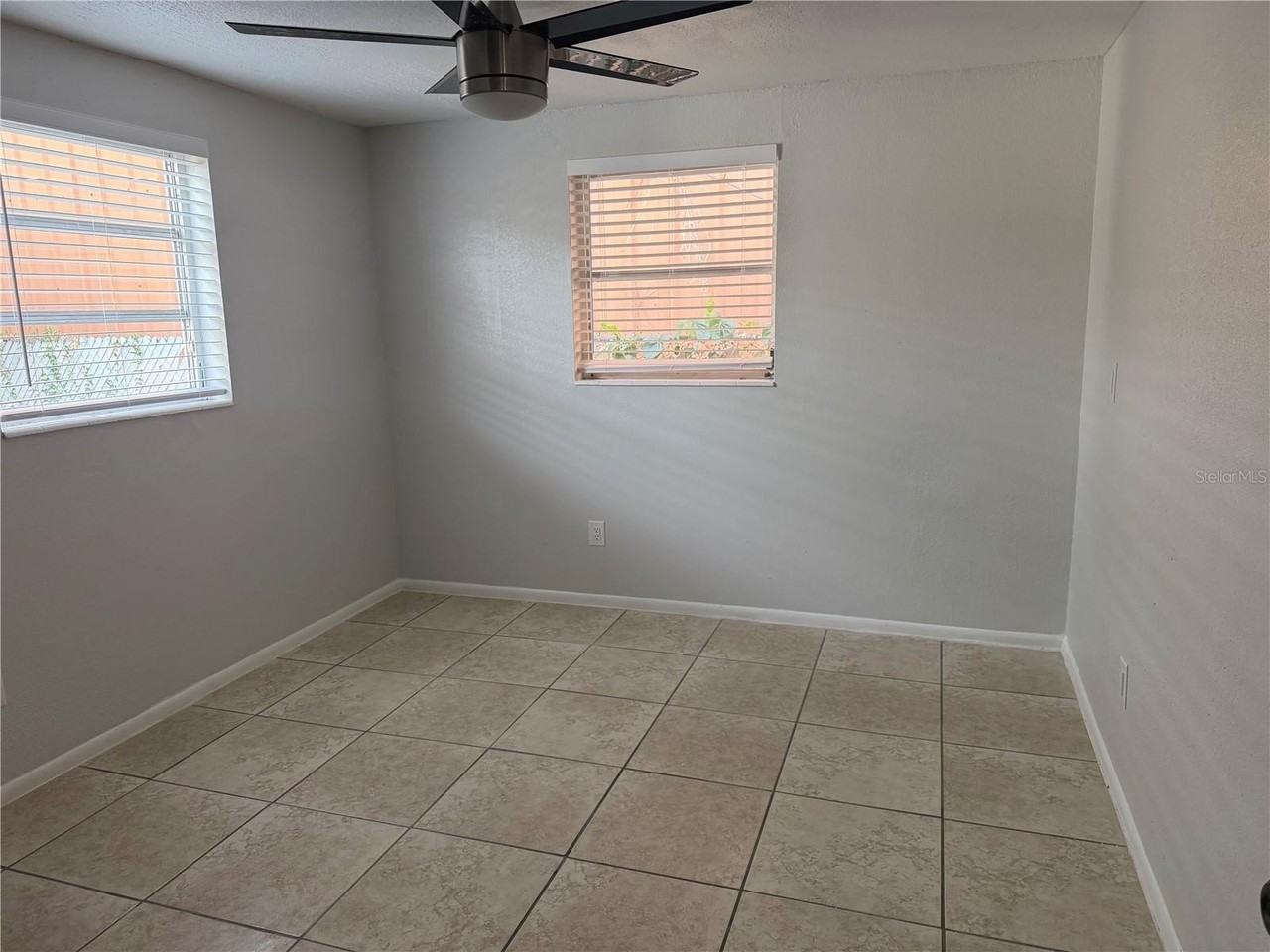 3009 W Waters Ave - Photo 5 of 8