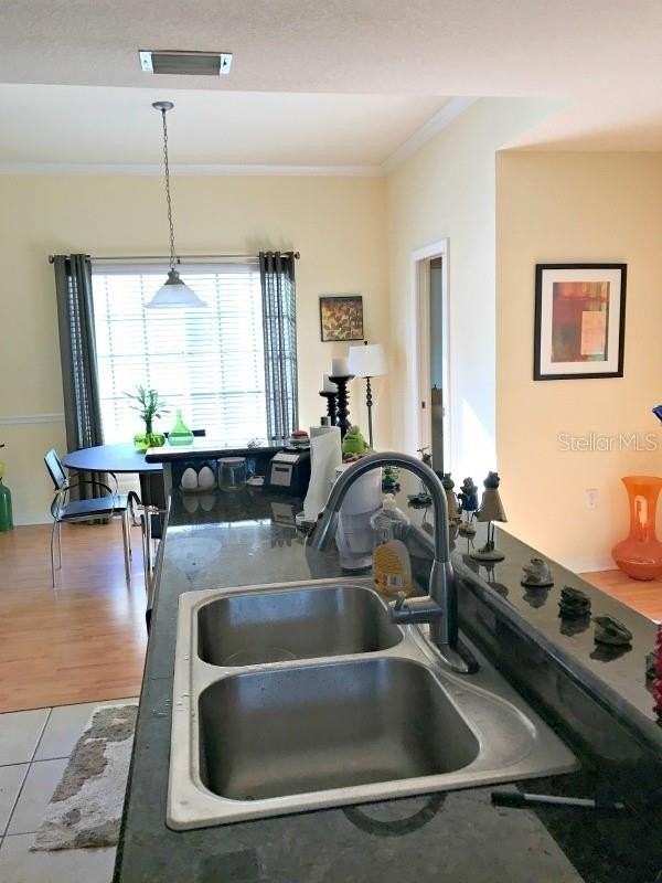 105 S Sherrill St - Photo 6 of 17
