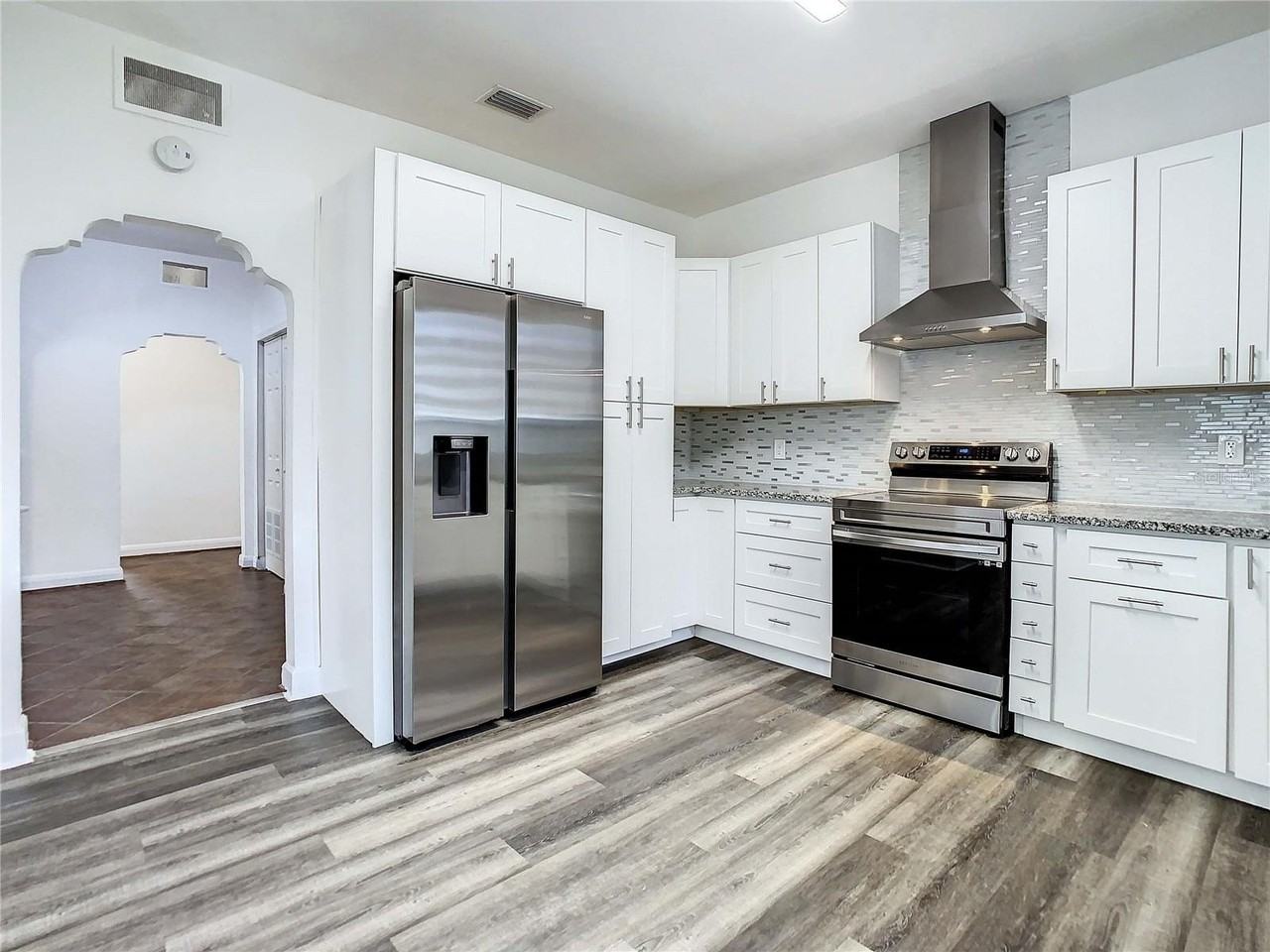 2211 Durham St - Photo 5 of 32
