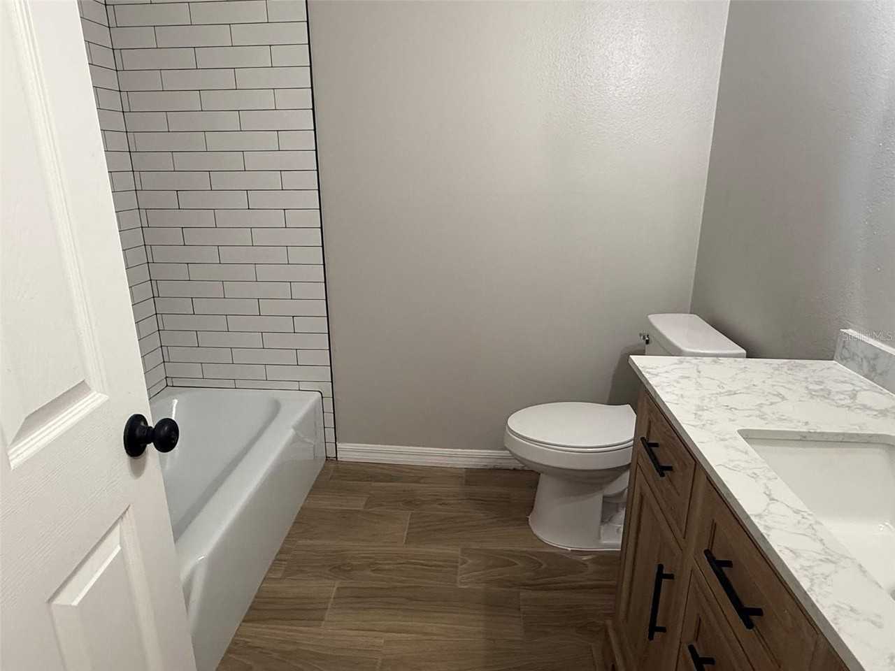 1008 N Bracewell Dr - Photo 5 of 19