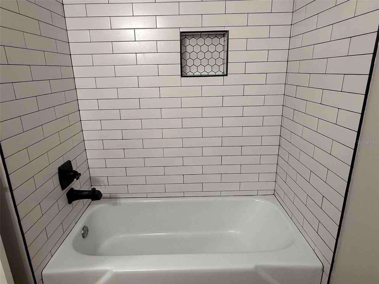 1008 N Bracewell Dr - Photo 6 of 19