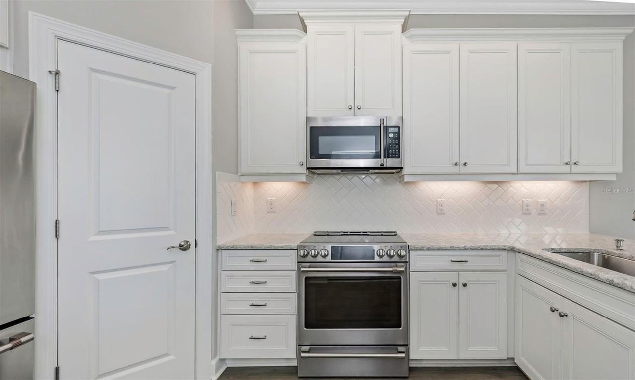 4063 Rocky Shores Dr - Photo 6 of 36