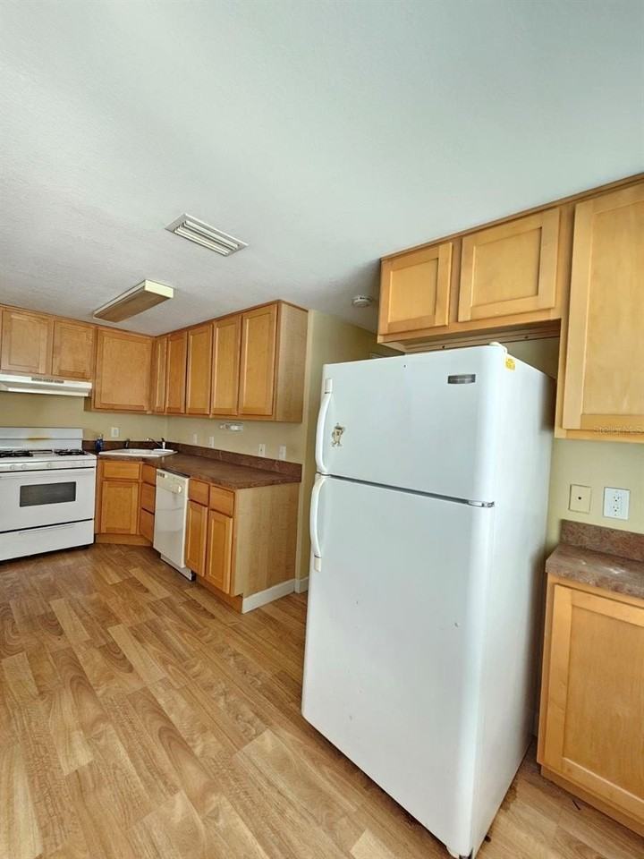 117 N Evergreen Ave #205 - Photo 7 of 12