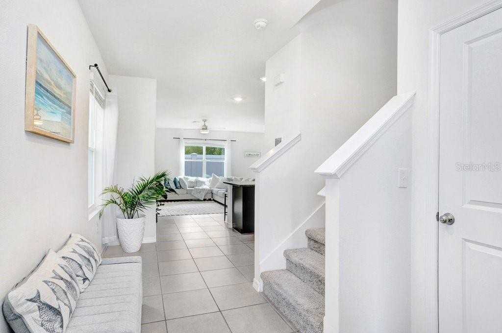 3044 Suncoast Plains Dr - Photo 4 of 40