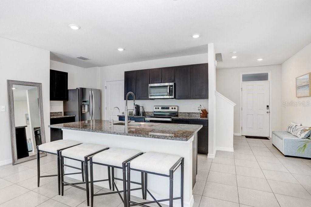 3044 Suncoast Plains Dr - Photo 6 of 40