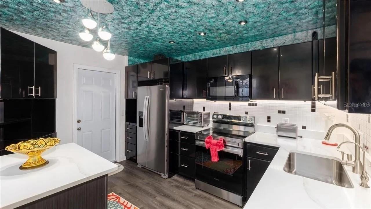 10438 Saint Tropez Pl - Photo 5 of 24