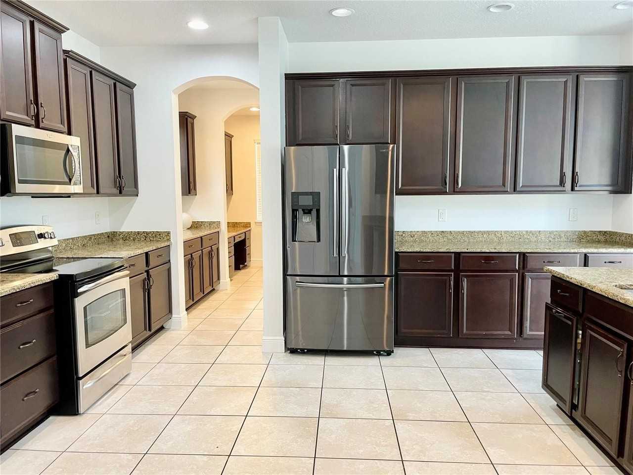 7952 Hampton Lake Dr - Photo 5 of 19
