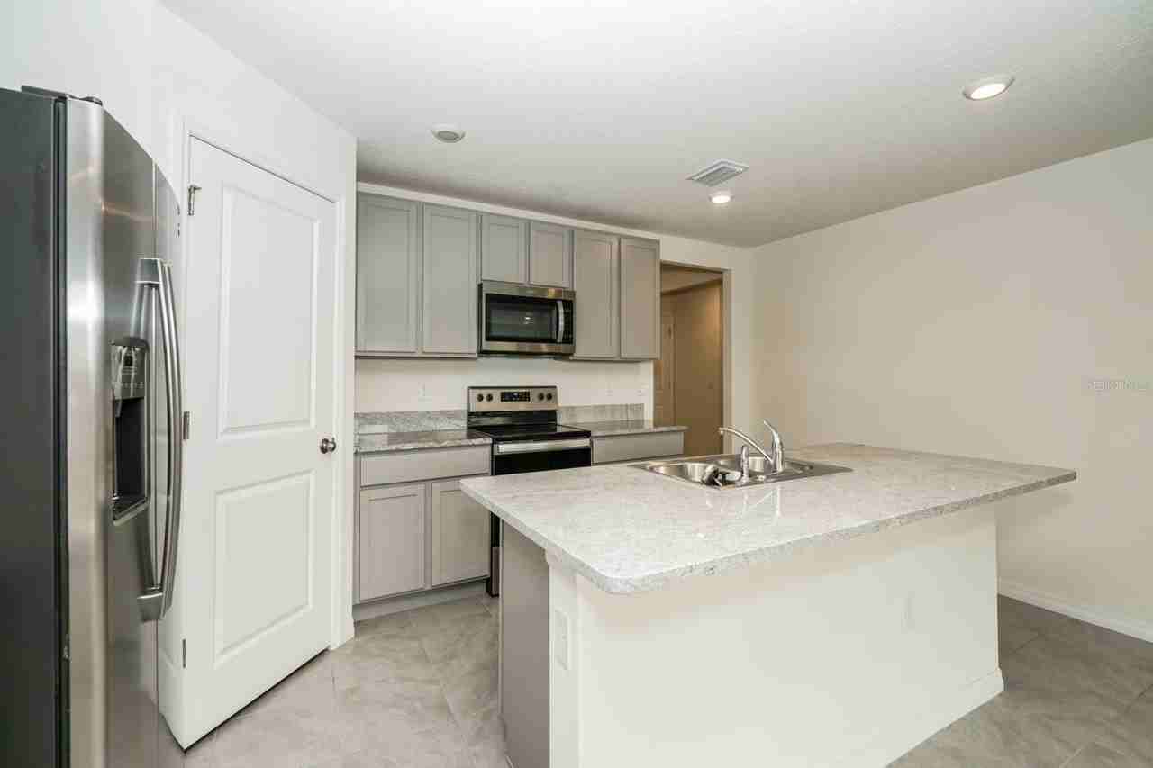 796 Se 66th Ter - Photo 3 of 8