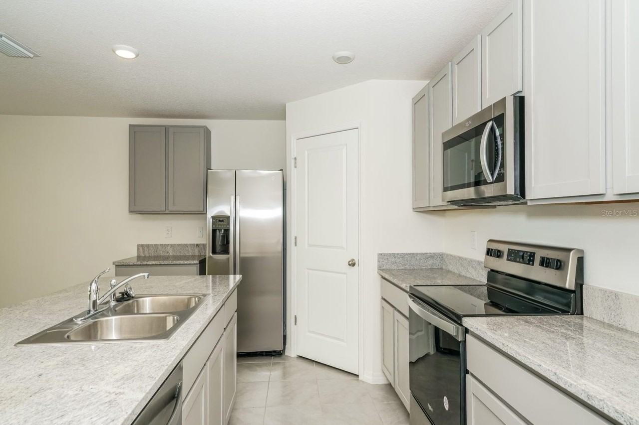 796 Se 66th Ter - Photo 4 of 8