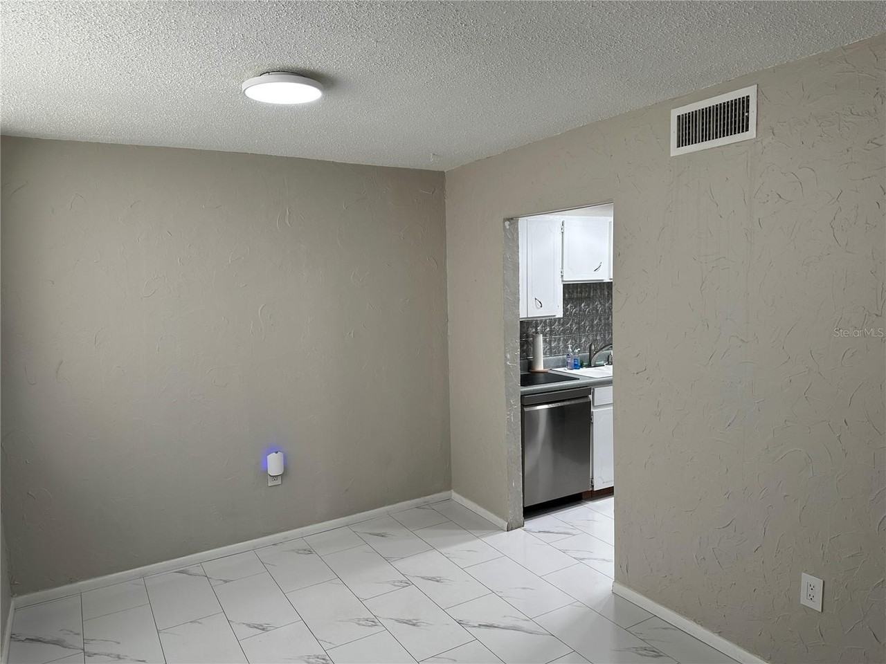 2623 Seville Blvd #202 - Photo 3 of 18