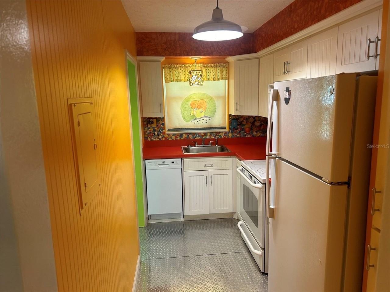 445 32nd Ave N #E109 - Photo 7 of 20