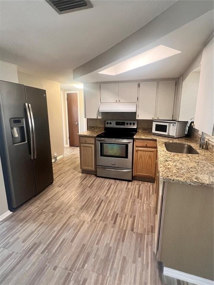 9910 Lake Chrise Ln - Photo 3 of 13
