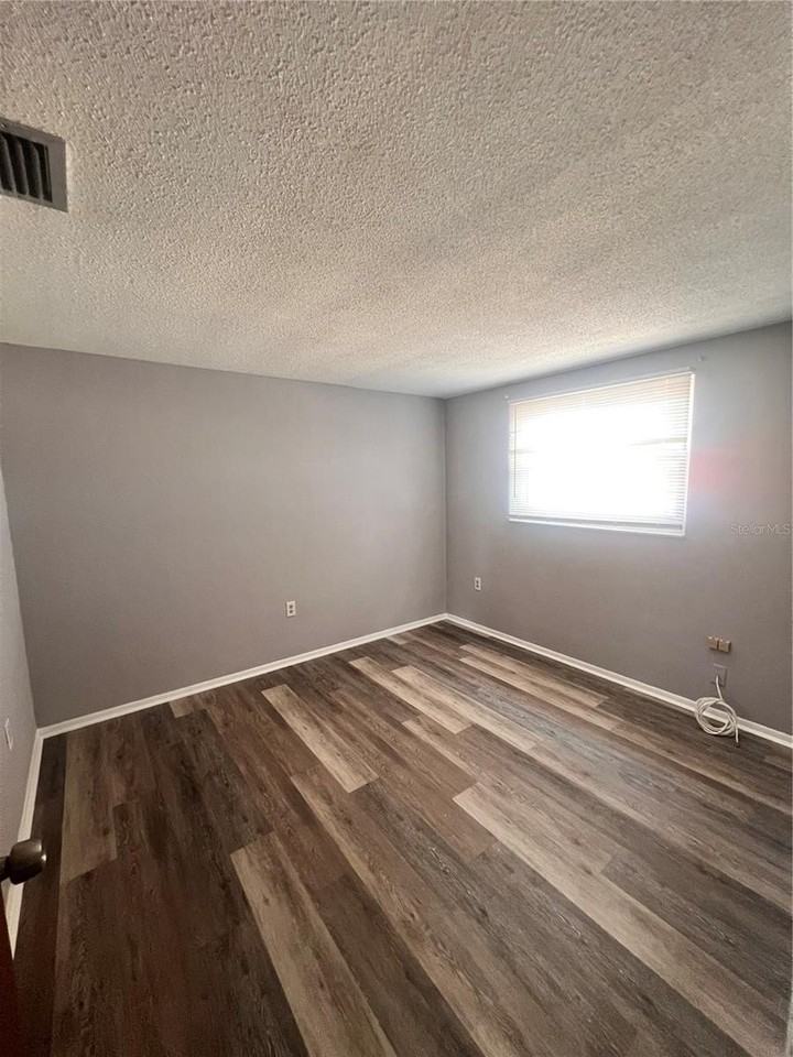 9910 Lake Chrise Ln - Photo 5 of 13