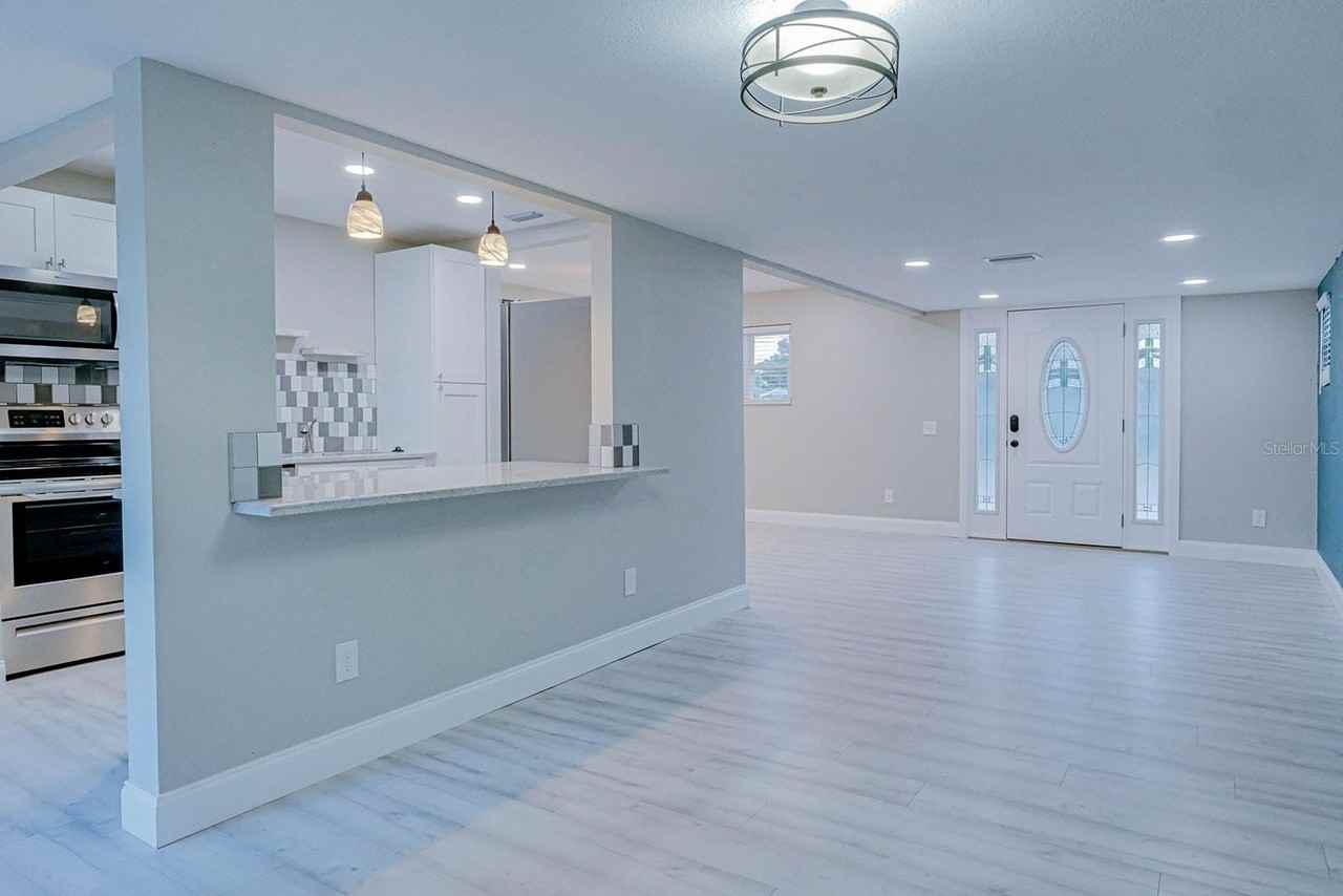 5135 Newton Ave S - Photo 7 of 22